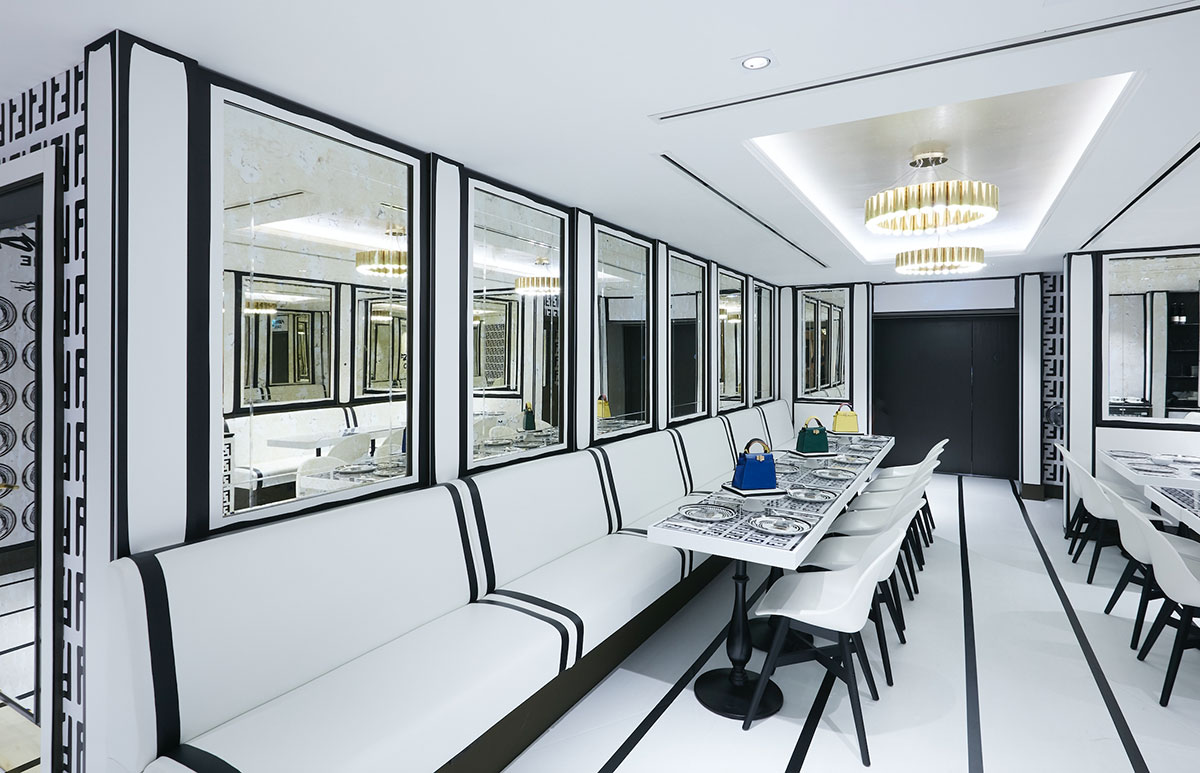 Không gian đương đại, monochrome và minimalist, của quán cafe Fendi