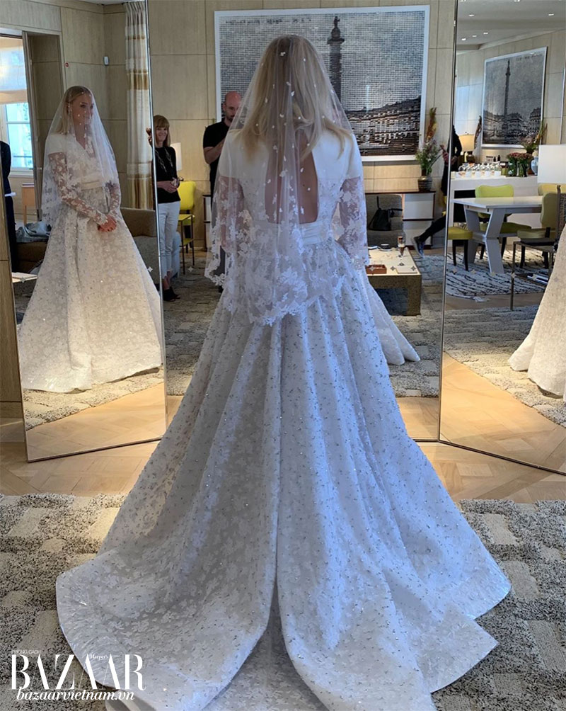 Chiếc váy cưới Sophie Turner được giám đốc sáng tạo Louis Vuitton, Nicolas Ghesquière, hé lộ qua  cá nhân. Ảnh:  Nicolas Ghesquière