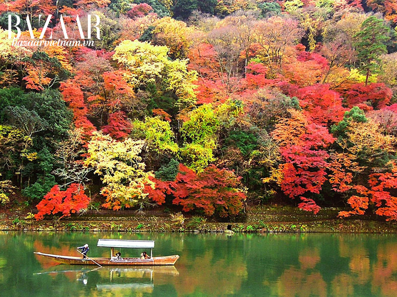 Cảnh sắc mùa thu tại Arashiyama, gần Kyoto