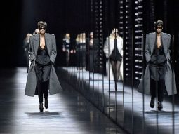 SAINT LAURENT THU ĐÔNG 2019: DẤU ẤN NỮ QUYỀN TỪ ANTHONY VACCARELLO