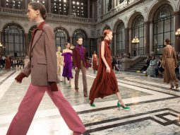 VẺ ĐẸP TRƯỞNG THÀNH TRONG VICTORIA BECKHAM XUÂN HÈ 2020