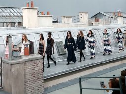 CHANEL XUÂN HÈ 2020: GIẤC MỘNG ĐÊM HÈ CỦA CÁC CÔ GÁI PARIS