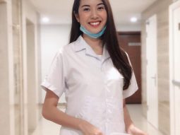 Á HẬU THUÝ VÂN LÀM NƯỚC RỬA TAY PHÂN PHÁT MIỄN PHÍ TRONG MÙA DỊCH