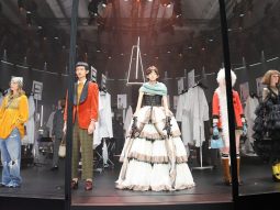 GUCCI THU ĐÔNG 2020: THỜI TRANG VICTORIA HOÀ QUYỆN VỚI THẬP NIÊN 1970
