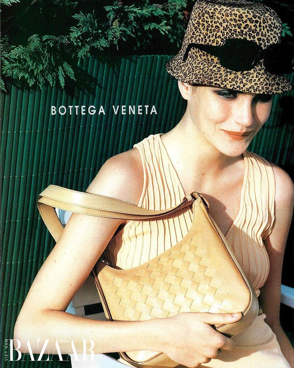 Kiểu đan da thuộc Intrecciato trên ảnh quảng cáo Bottega Veneta