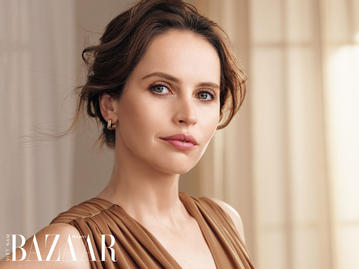 Kem nền dạng lì của Clé de Peau Beauté Radiant Fluid Foundation Matte