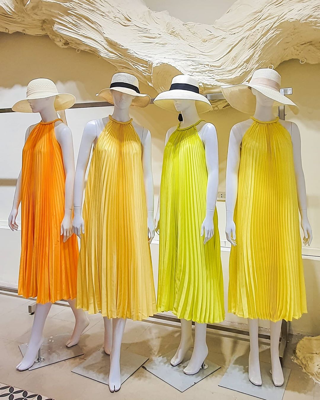 Đầm Valenciani Resort 2020: Vàng cam