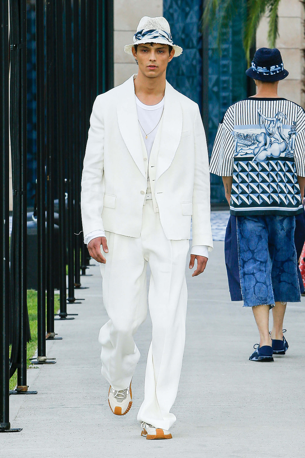 slideimg