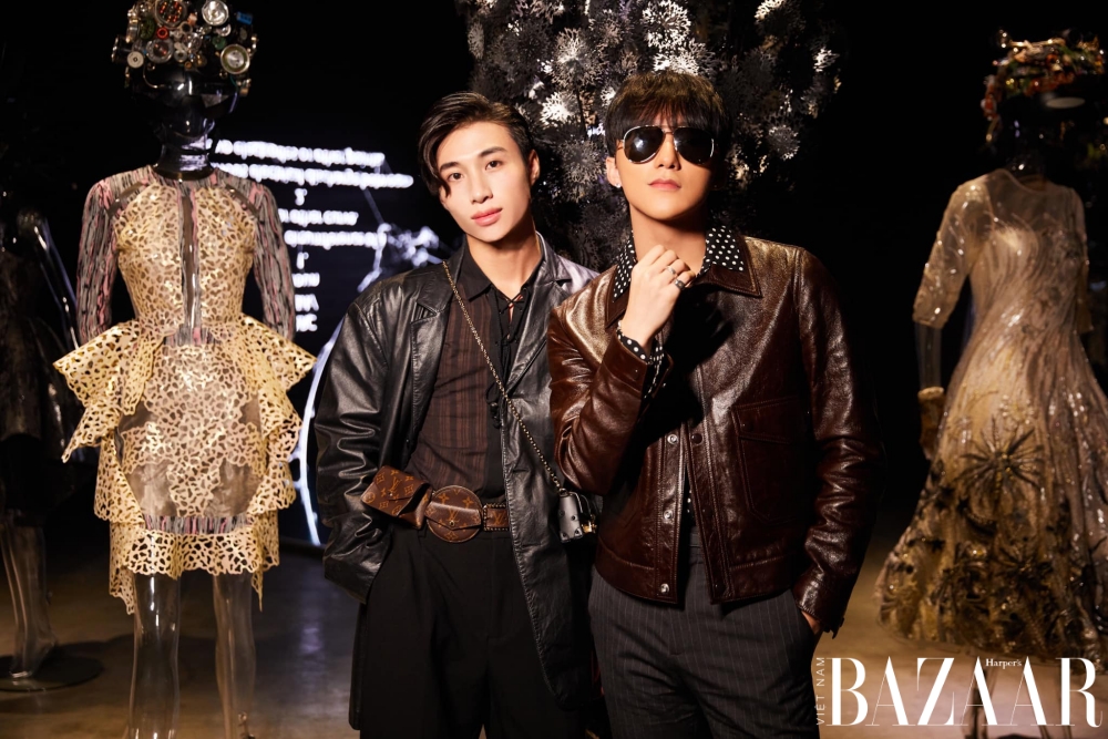 Stylist Phạm Bảo Luận (trái) bên cạnh ca sỹ Sơn Tùng M-TP
