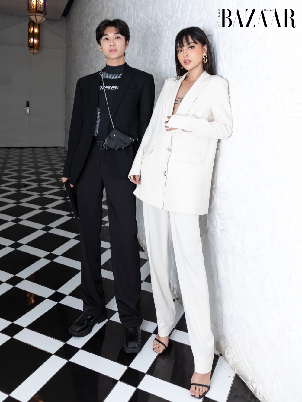 Stylist Phạm Bảo Luận (trái) bên cạnh Tú Hảo