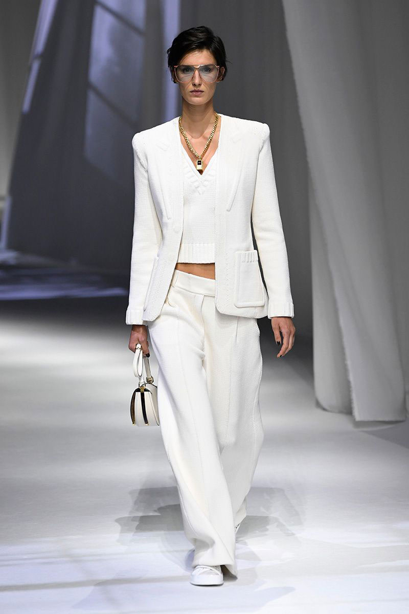 Linen thanh khiết của Ý trong BST Fendi Xuân Hè 2021