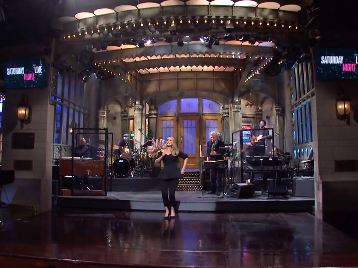 Adele trên show SNL: Cơ thể thon thả hơn nhưng giọng hát vẫn nội lực