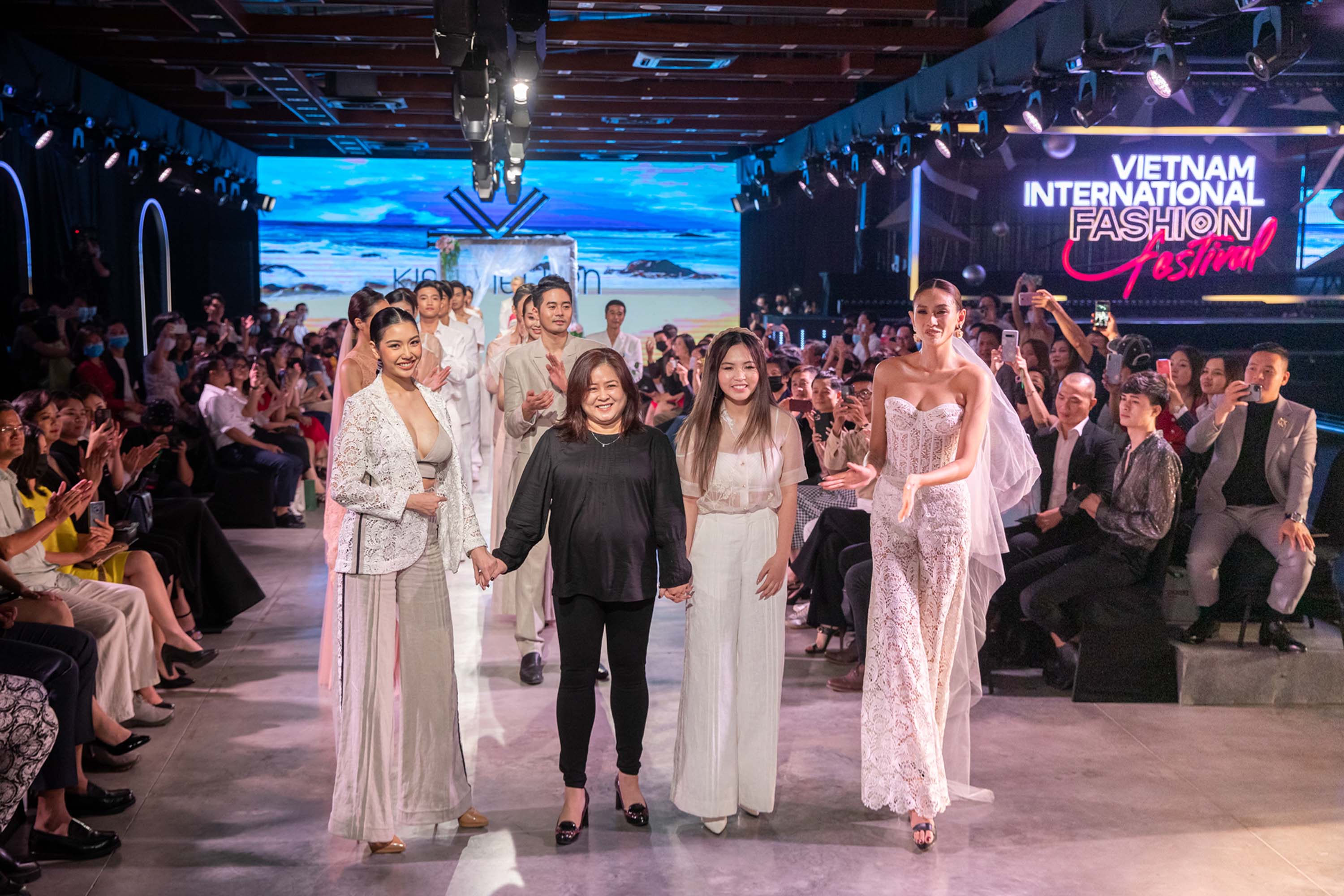 vietnam-international-fashion-festival-kieu-viet-lien-love-1-hinh-anh-11