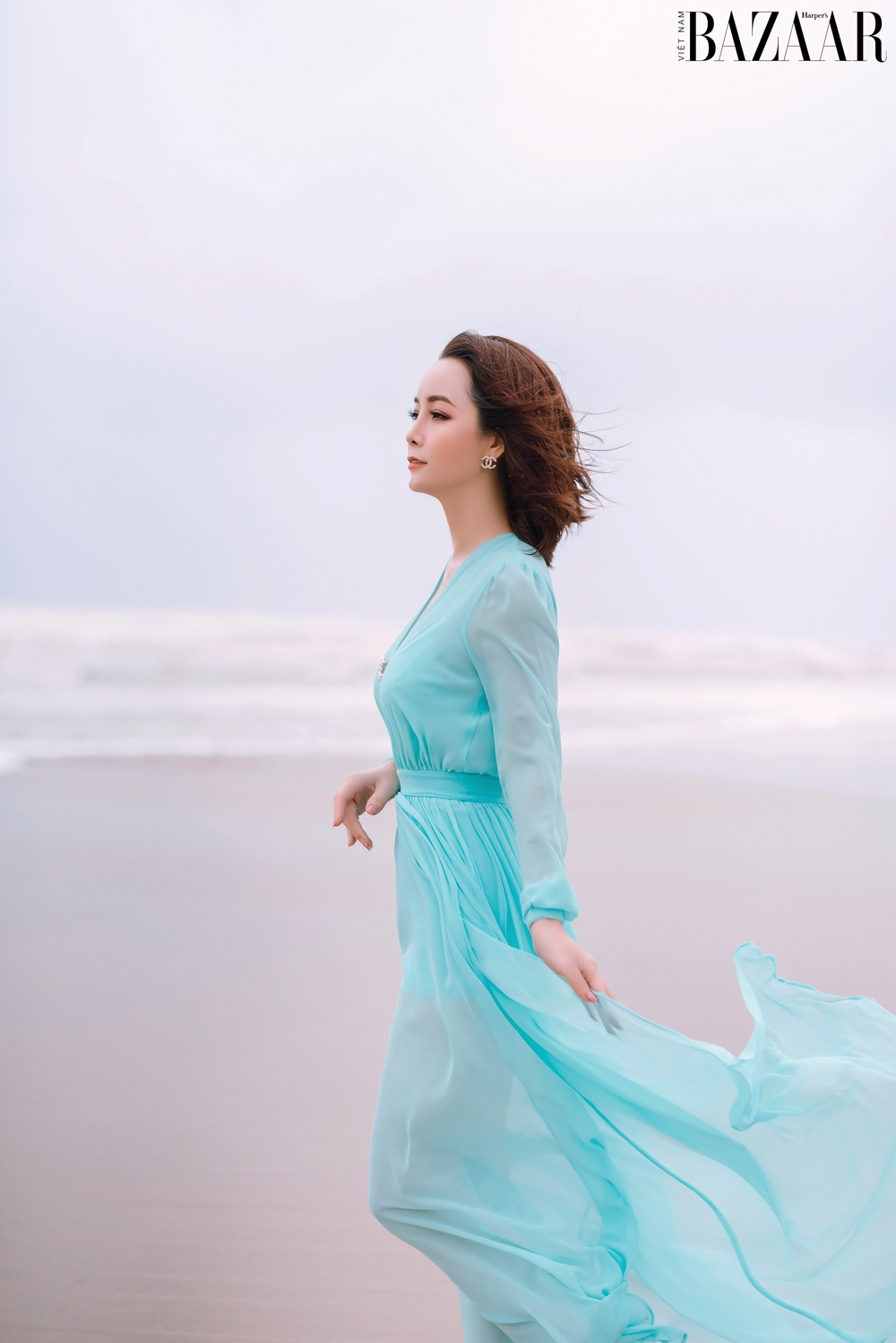 Sau hơn 20 năm hoạt động nghệ thuật, Mai Thu Huyền thử sức ở vai trò mới toanh: đạo diễn.