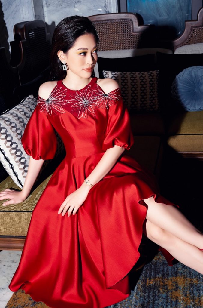 đầm cho người vai ngang