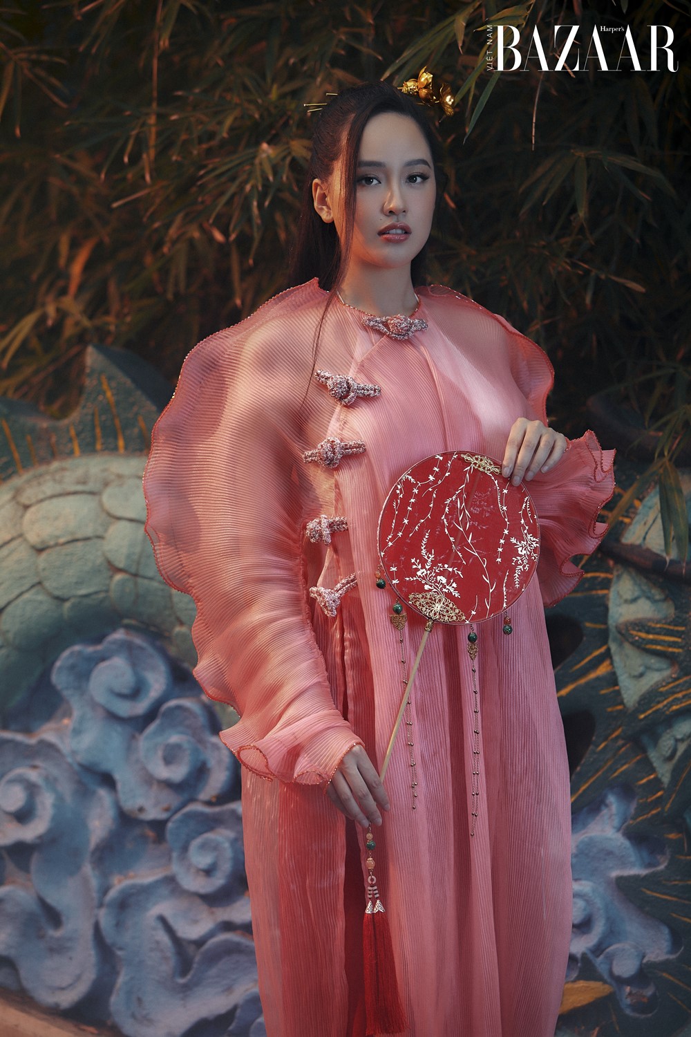 mai-phuong-thuy-trang-nha-trong-ta-ao-dai Mai Phương Thúy thử nghiệm với áo dài phá cách cho Tết Tân Sửu
