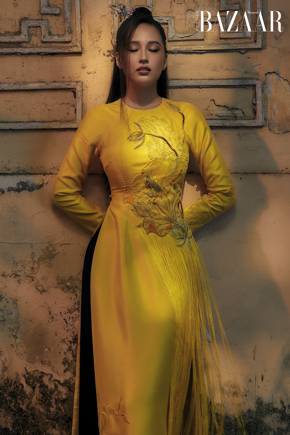 mai-phuong-thuy-trang-nha-trong-ta-ao-dai-3