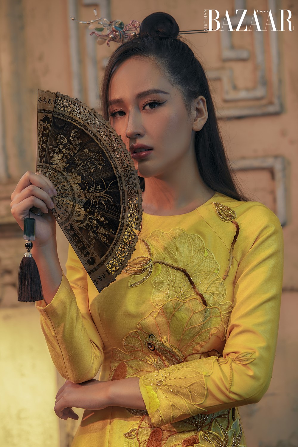 mai-phuong-thuy-trang-nha-trong-ta-ao-dai-4