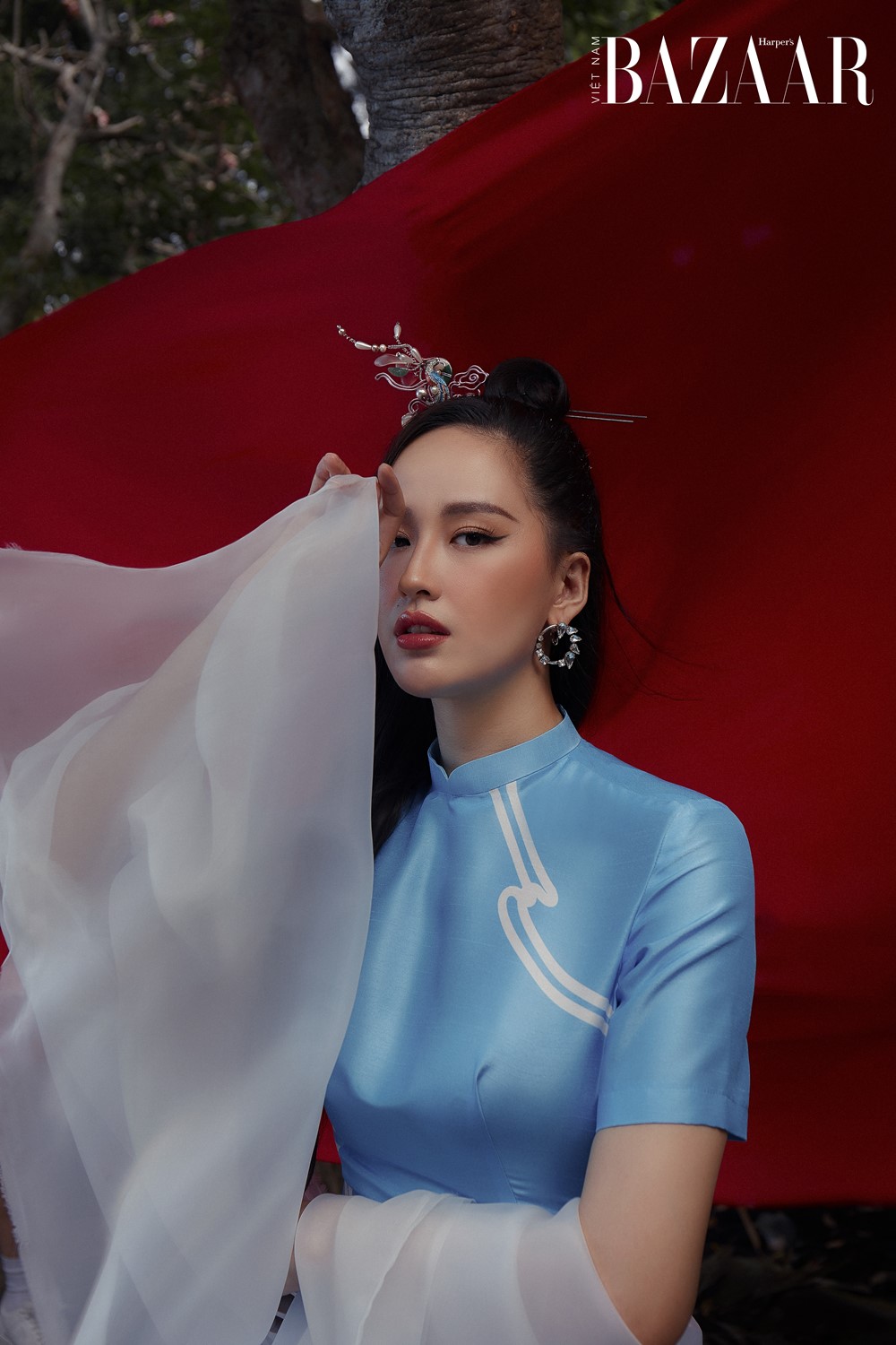 mai-phuong-thuy-trang-nha-trong-ta-ao-dai-6 Mai Phương Thúy mặc áo dài Tết cách tân từ Just K của Lưu Ngọc Kim Khanh