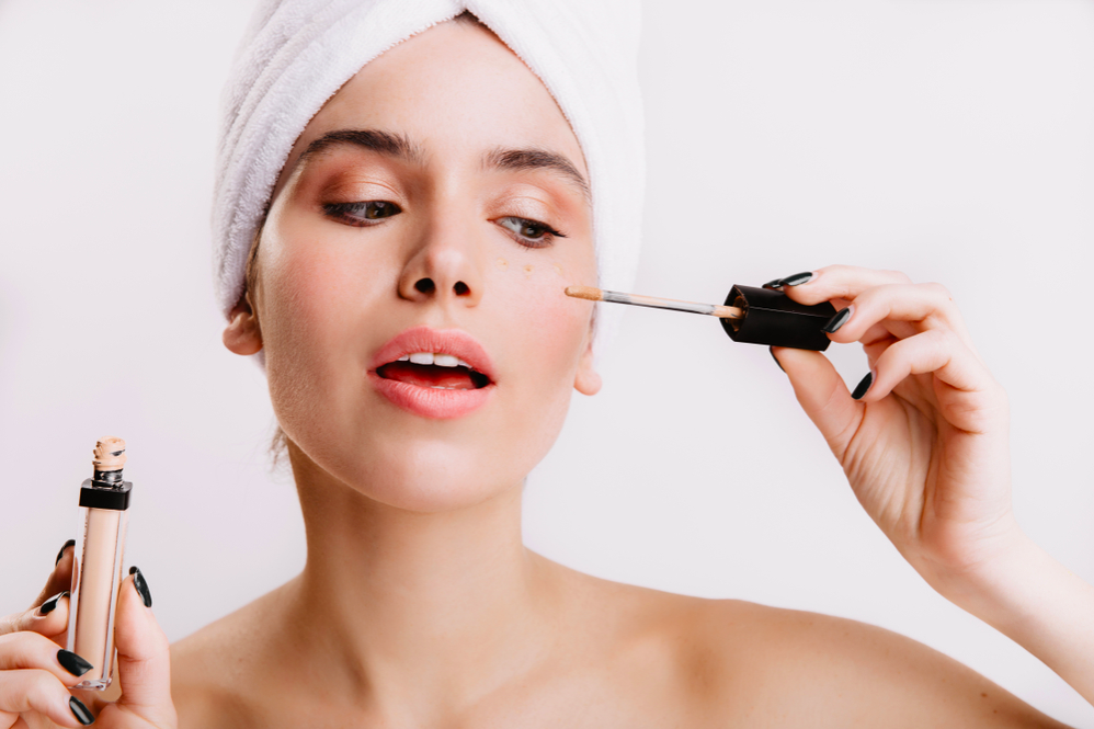 Cách che mụn khẩn cấp