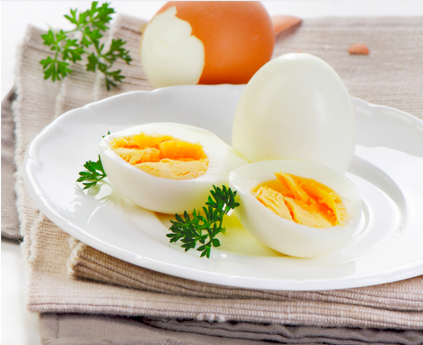 Đậu gà giòn và trứng luộc