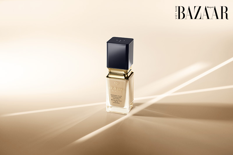 kem nền Radiant Fluid Natural của Clé de Peau Beauté