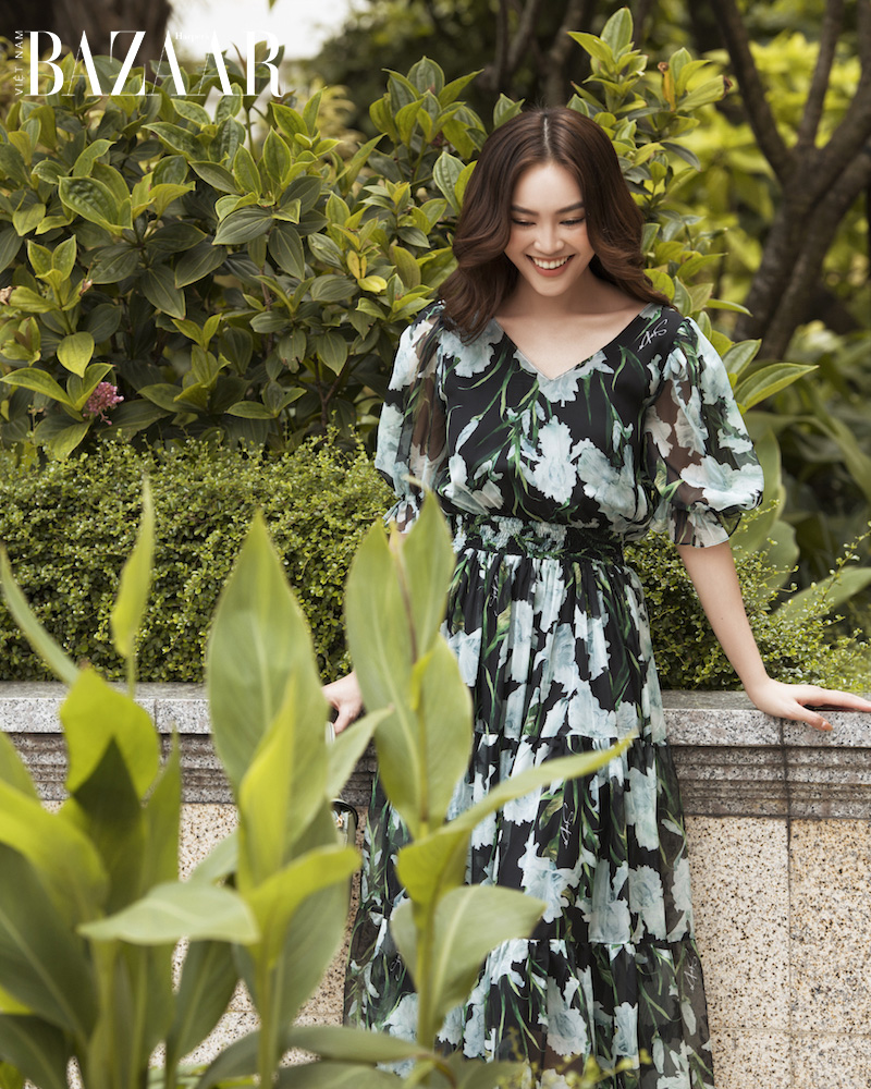 Ninh Dương Lan Ngọc diện đồ nữ tính, xuống phố cùng “phi công trẻ” Lê Xuân Tiền