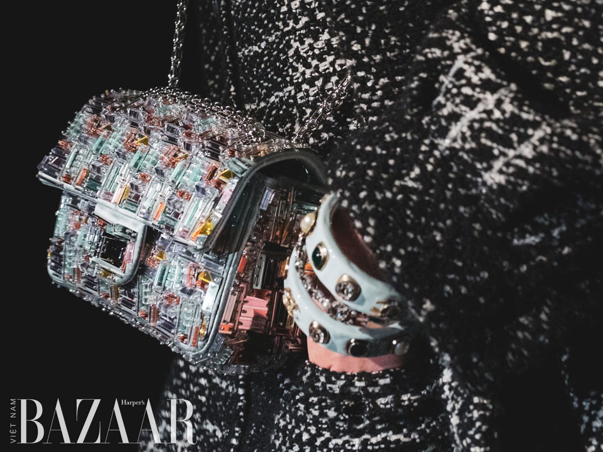 Túi xách Chanel mùa Thu Đông 2021: Tiếp tục là vải tweed, sequin và đính kết