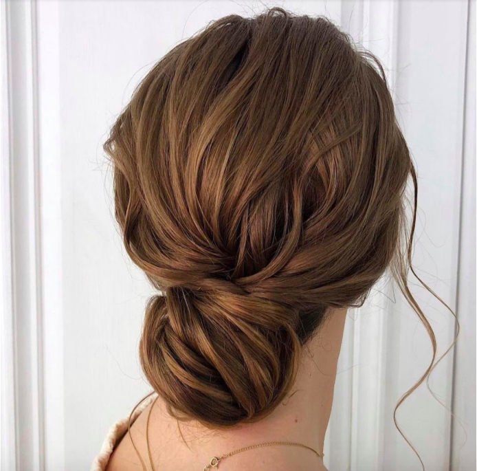 Cách búi tóc thấp cổ điển