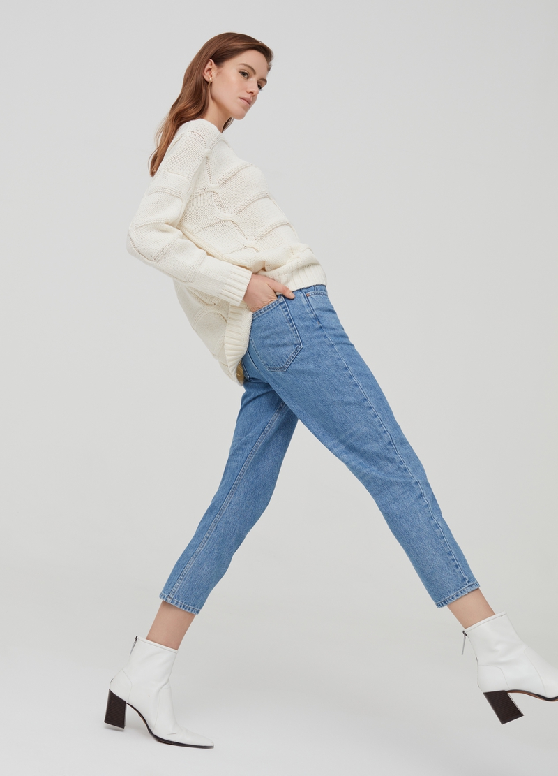 Quần slim fit jeans