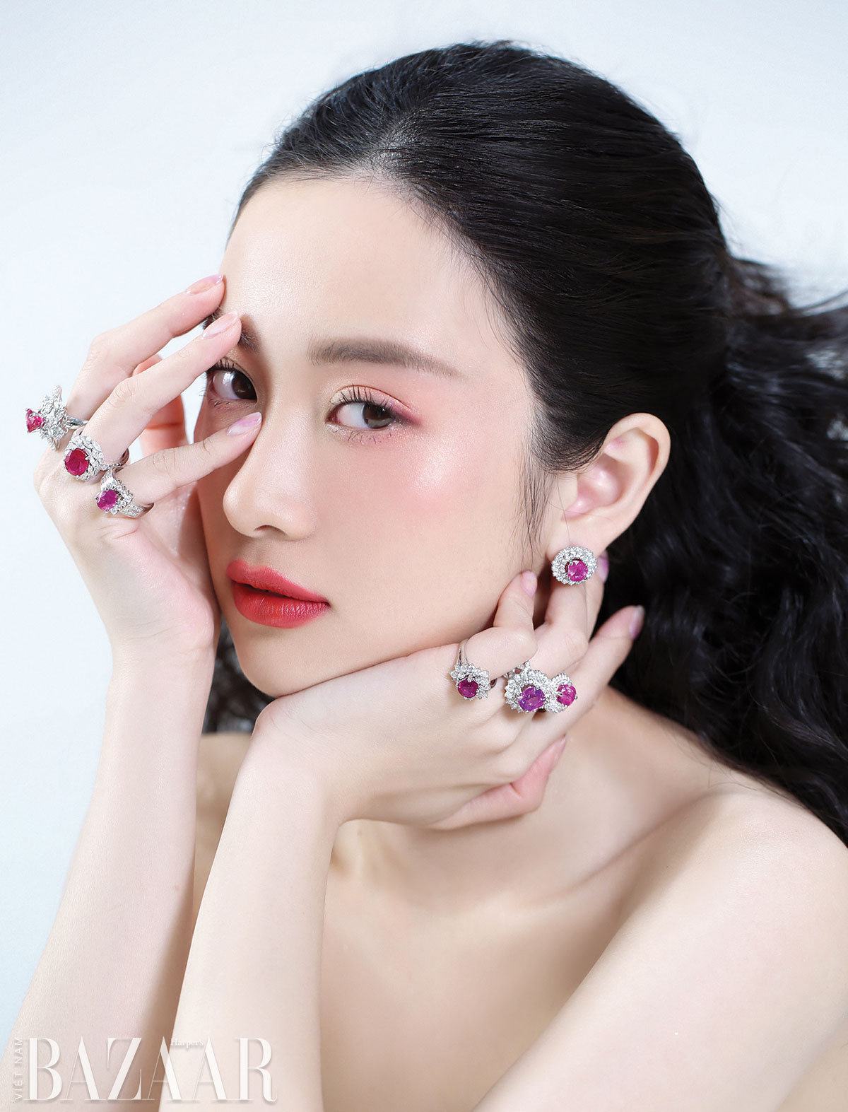 Ý tưởng chọn nhẫn đính hôn sang trọng: Hãy phối kim cương cùng hồng ngọc