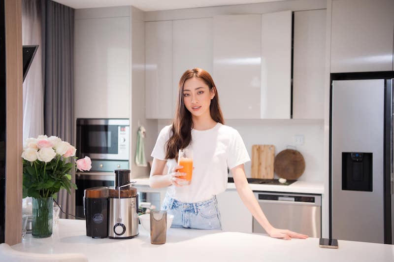 Hoa hậu Lương Thùy Linh dịu dàng khoe căn hộ penthouse mới tậu