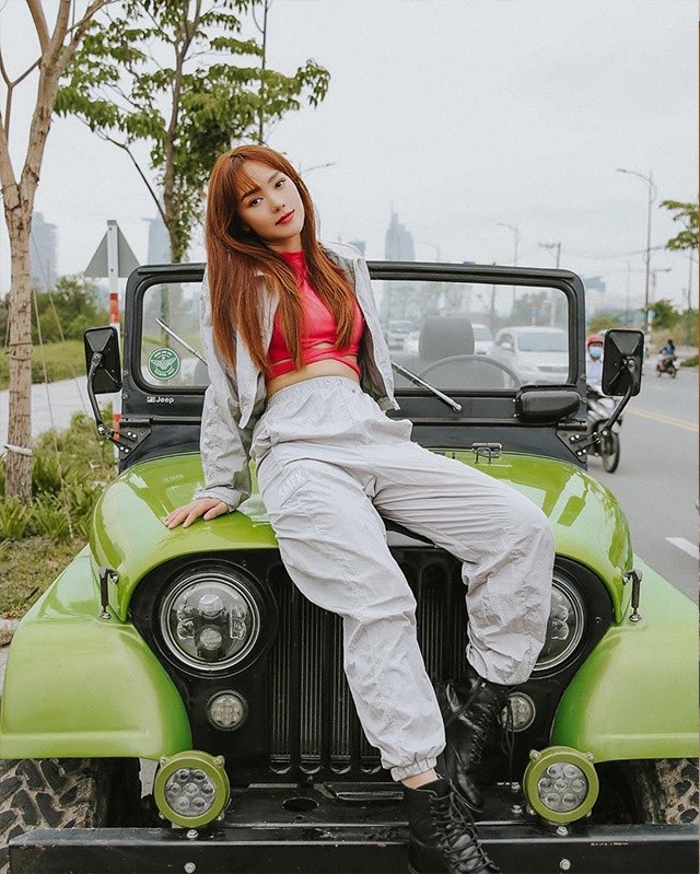 Minh Hằng mặc jogger