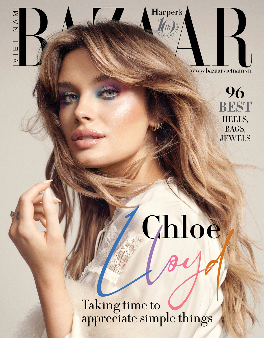 Chloe Lloyd mặc trang phục Saint Laurent trên bìa Harper's Bazaar Việt Nam