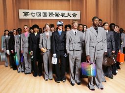 Louis Vuitton Men Xuân Hè 2022 đề cao văn hóa da màu và xu hướng phi giới tính