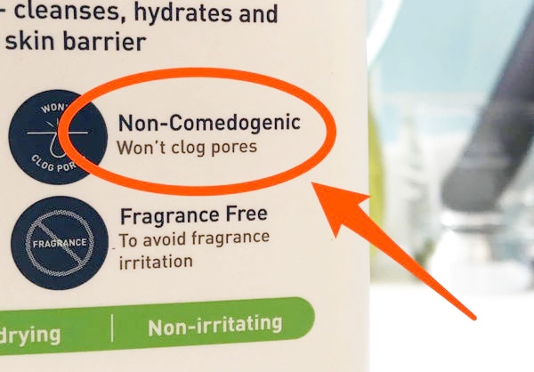 Nên chọn loại kem chống nắng có nhãn Non-Comedogenic.