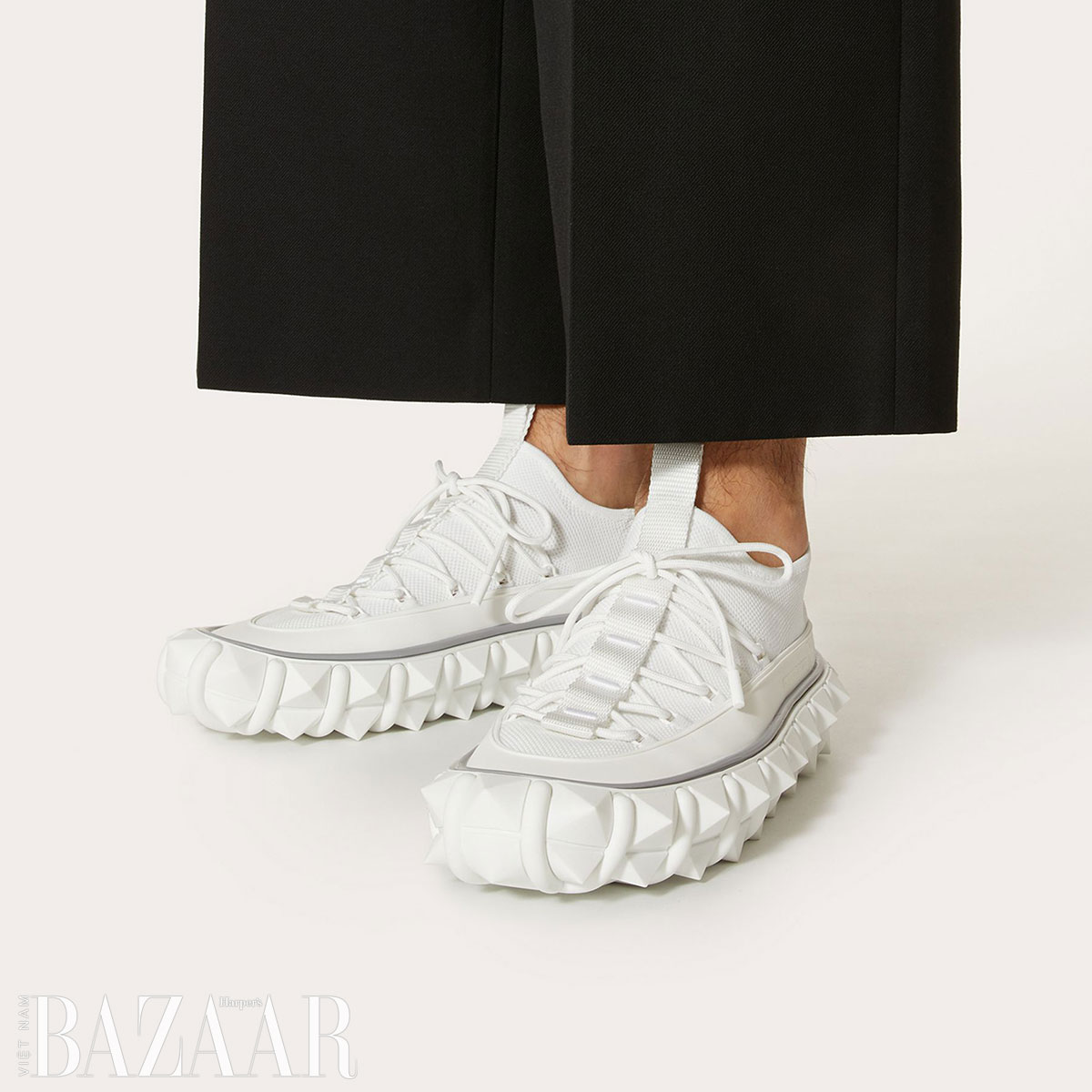 Giày thể thao ROCKSTUD X do Valentino hợp tác cùng Craig Green hứa hẹn làm điên đảo các sneakerhead