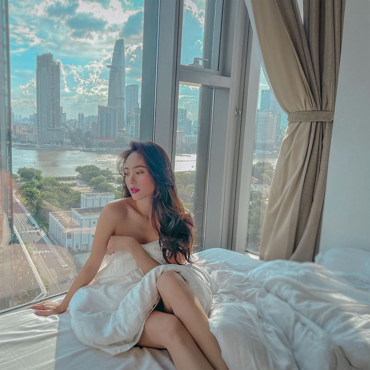 Cách ly như đi resort phong cách Minh Hằng