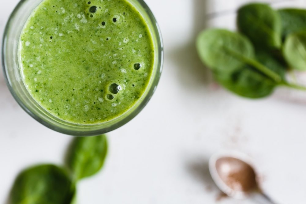Thực đơn smoothies giảm cân ngày thứ 5: Smoothie rau cải bó xôi, cần tây, bưởi, dứa, bơ