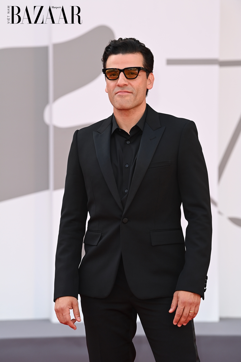 BZ-cartier-lien-hoan-phim-venice-2021-Oscar-Isaac
