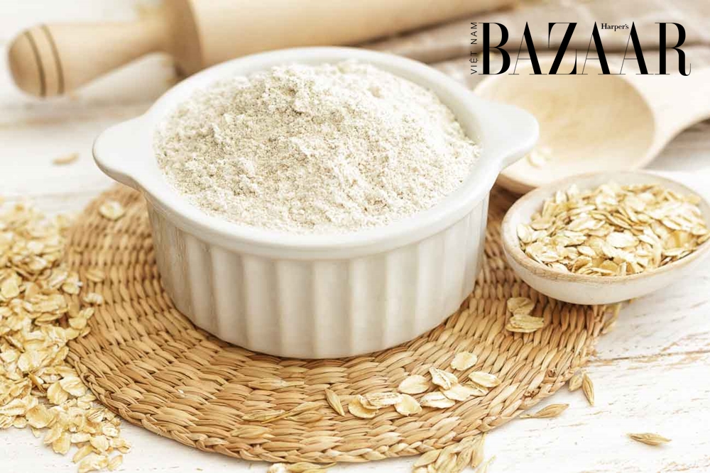 Dùng bột yến mạch trị mụn ở cổ và cằm