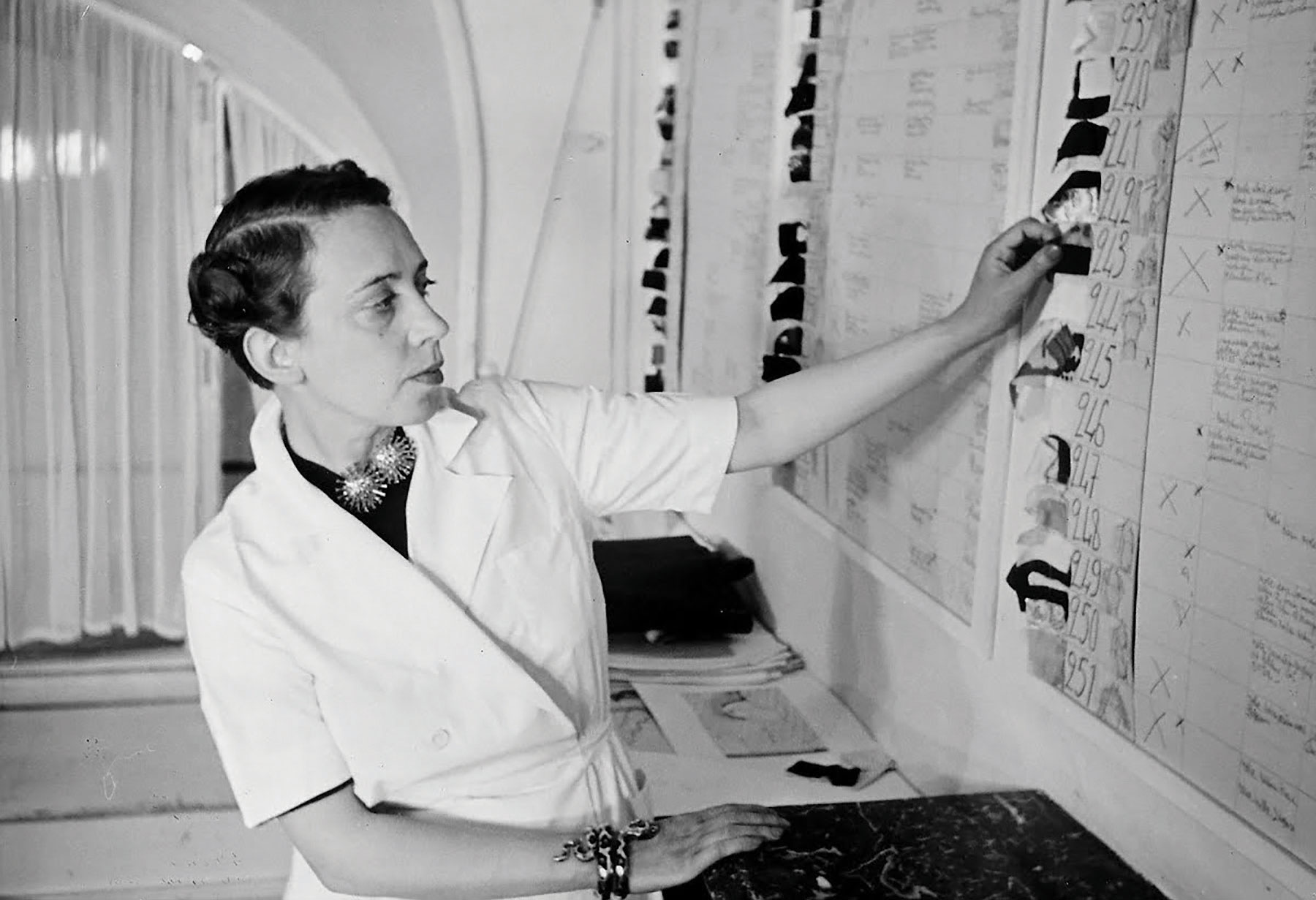 Tham quan miễn phí triển lãm về thời trang siêu thực: Schiaparelli & Surrealism