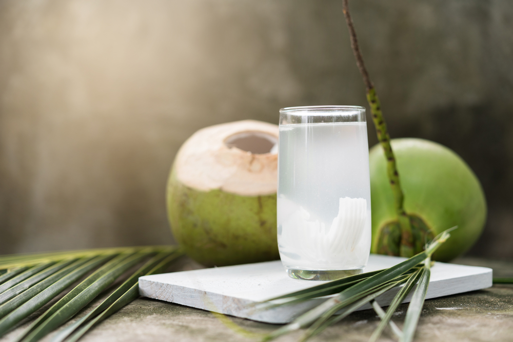 Nước dừa bao nhiêu calo? Uống nước dừa có giảm cân không?