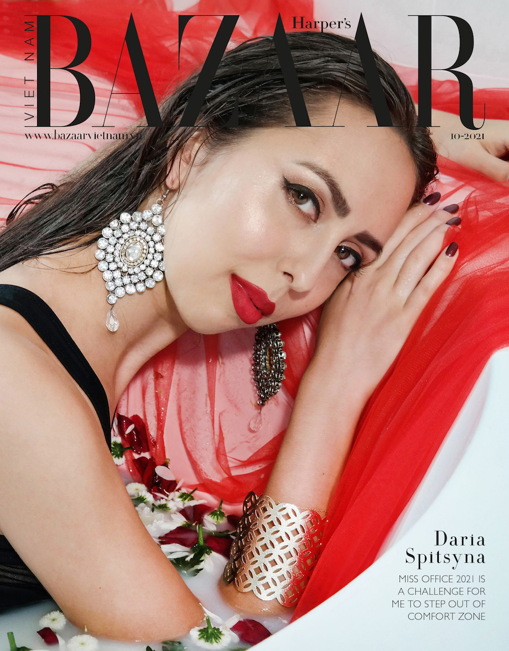 Daria Spitsyna: Miss Office 2021 là thử thách để tôi bước ra khỏi vùng an toàn Daria Spitsyna: Miss Office 2021 là thử thách để tôi bước ra khỏi vùng an toàn