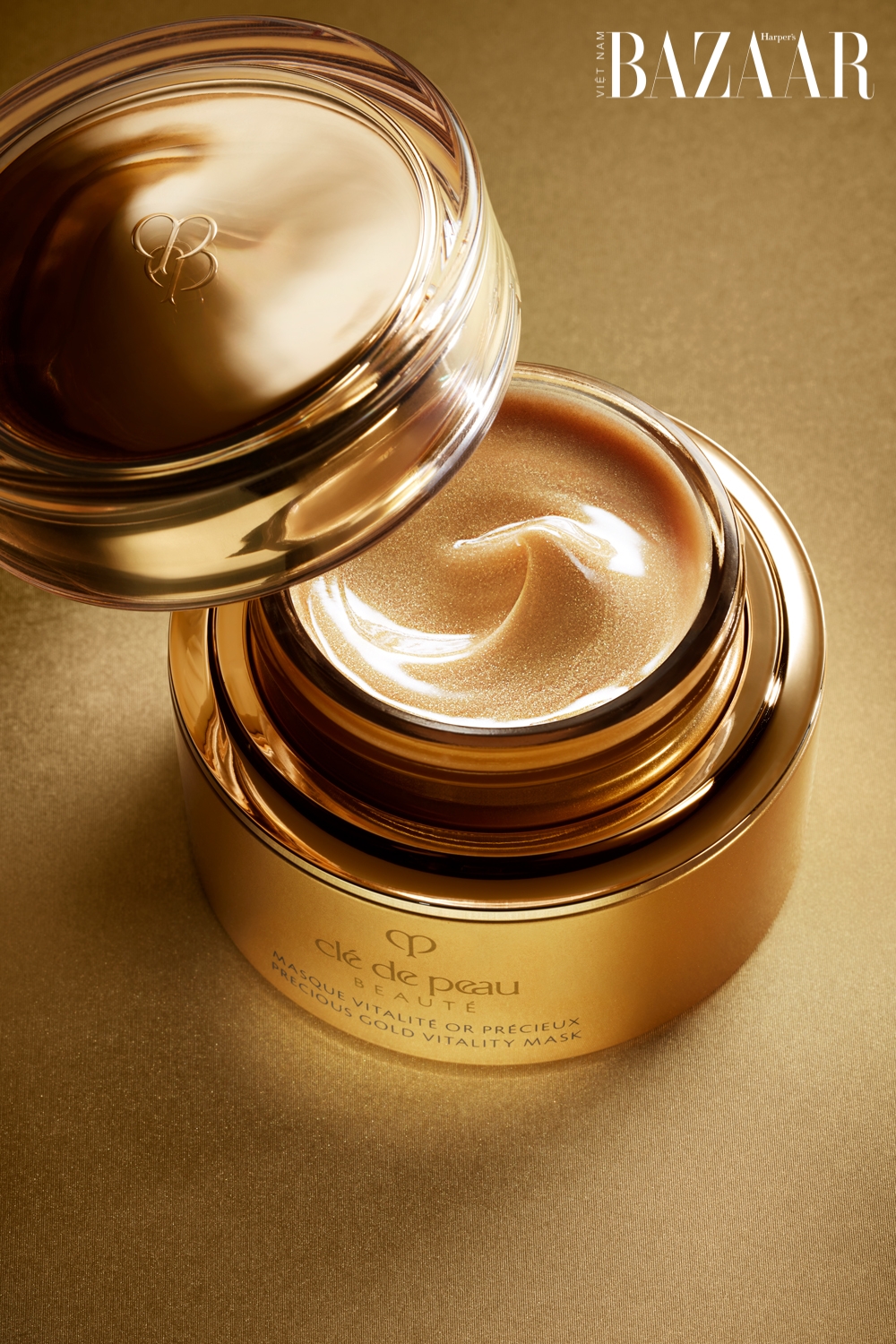 CPB_SS21_PreciousGoldVitalityMask_ProdOpen_CloseUp CPB_SS21_PreciousGoldVitalityMask_ProdOpen_CloseUp