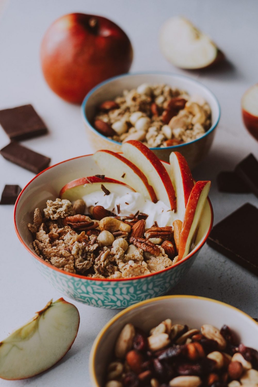 Thực đơn giảm cân với Granola kết hợp với táo, mật ong