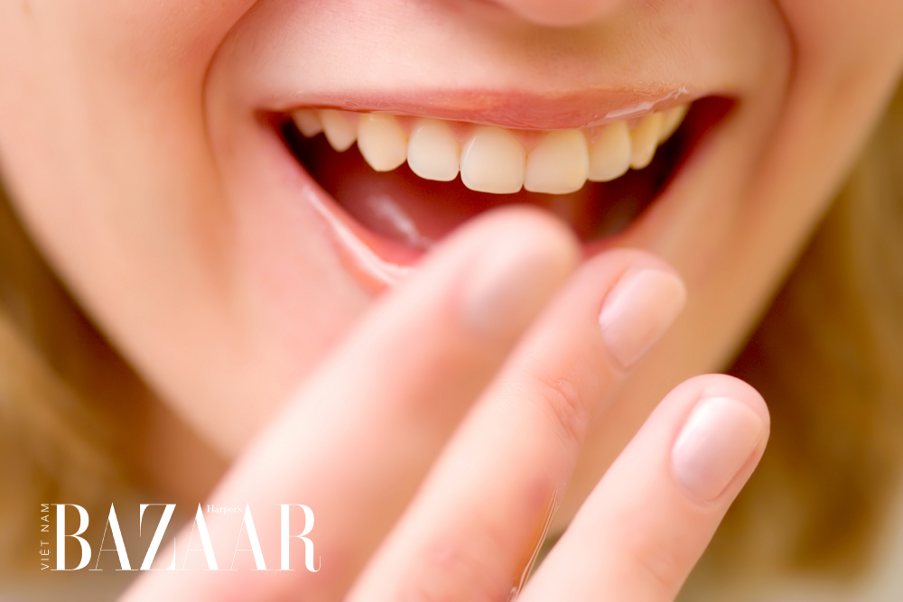 Làm hồng môi bằng dầu dừa nguyên chất