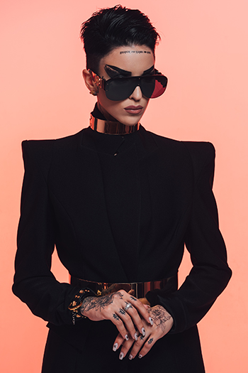 Suzanna Bars 15 tuổi đã là nhà thiết kế