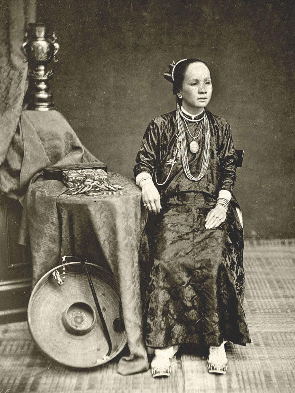 HB-lich-su-ao-dai-6 Harpers_Bazaar_lịch_sử_áo_dài_6