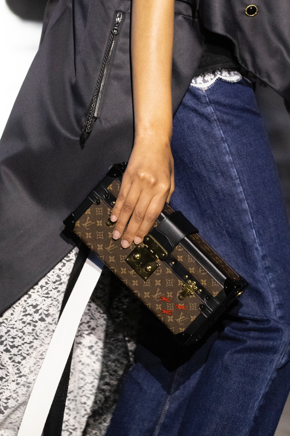 Túi Louis Vuitton Petite Malle Xuân Hè 2022, da monogram 